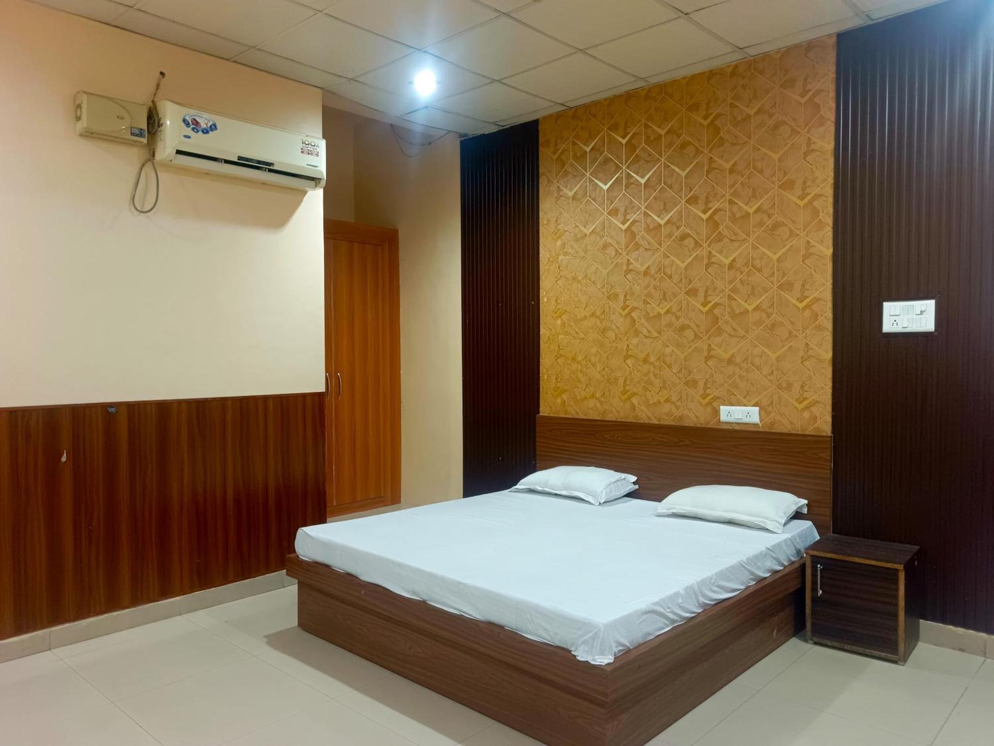Rangoli Ac Rooms And Banquets Jhansi Exterior photo
